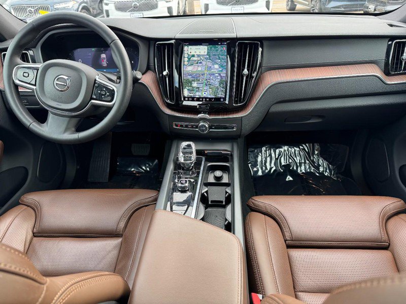 Certified 2023 Volvo XC60 B6 Ultimate w/ Climate Package image 12