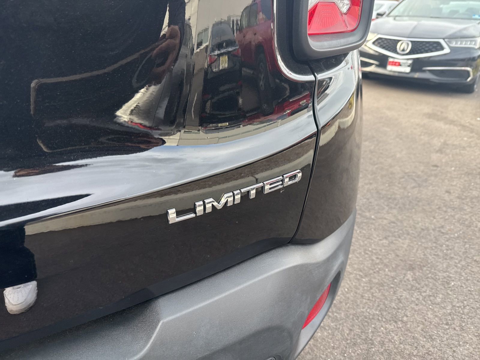 Used 2022 Jeep Renegade Limited image 8