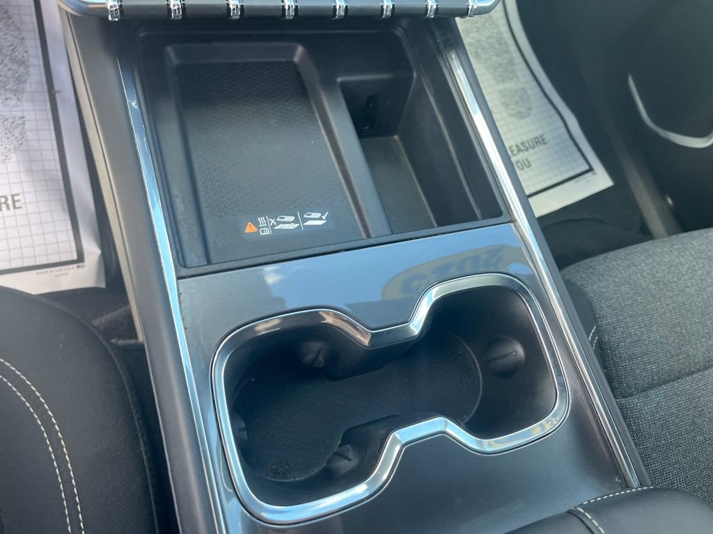 Used 2025 GMC Acadia Elevation image 16