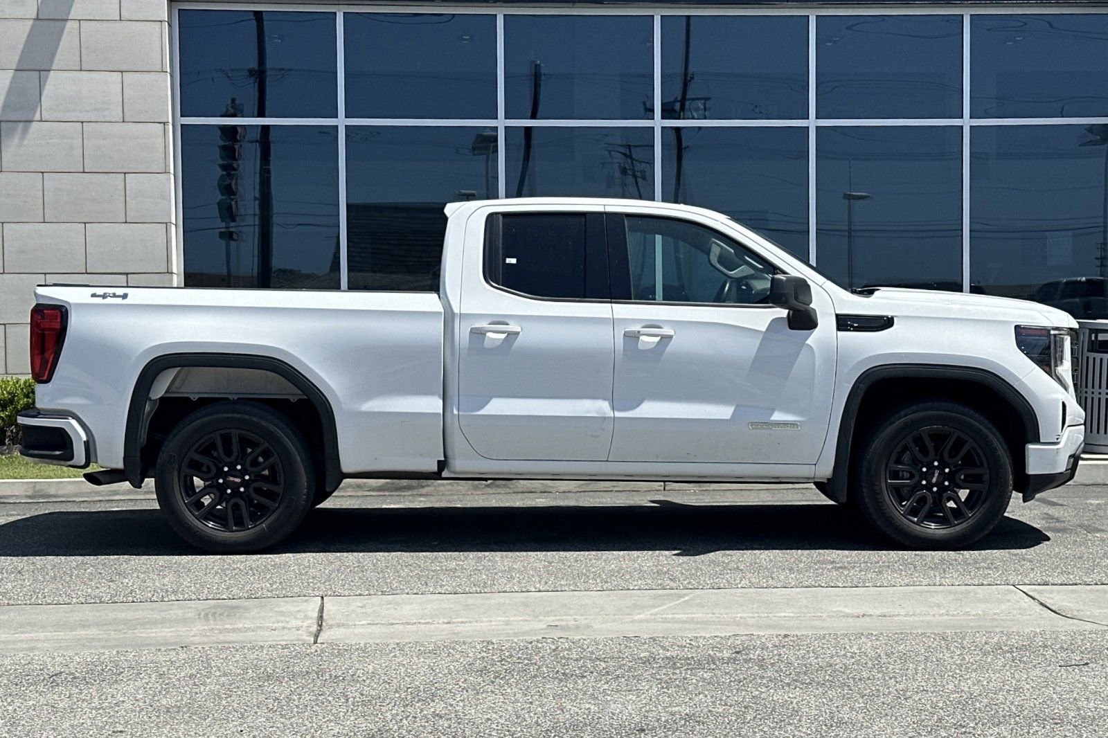Used 2023 GMC Sierra 1500 Elevation AWD/4WD image 3