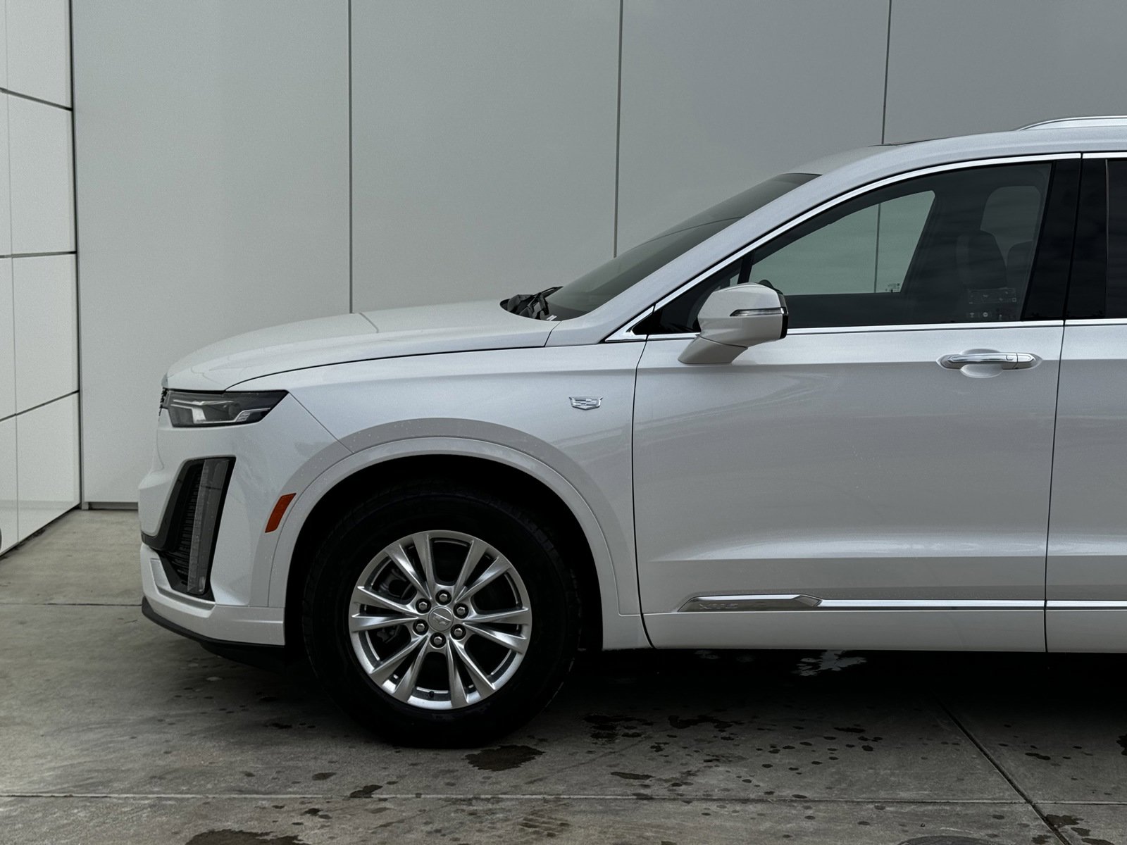 New 2025 Cadillac XT6 Luxury image 3