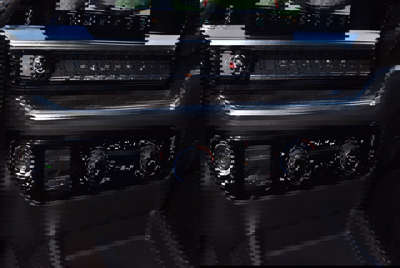 Used 2025 Chevrolet Silverado 2500 LT w/ Safety Package image 29