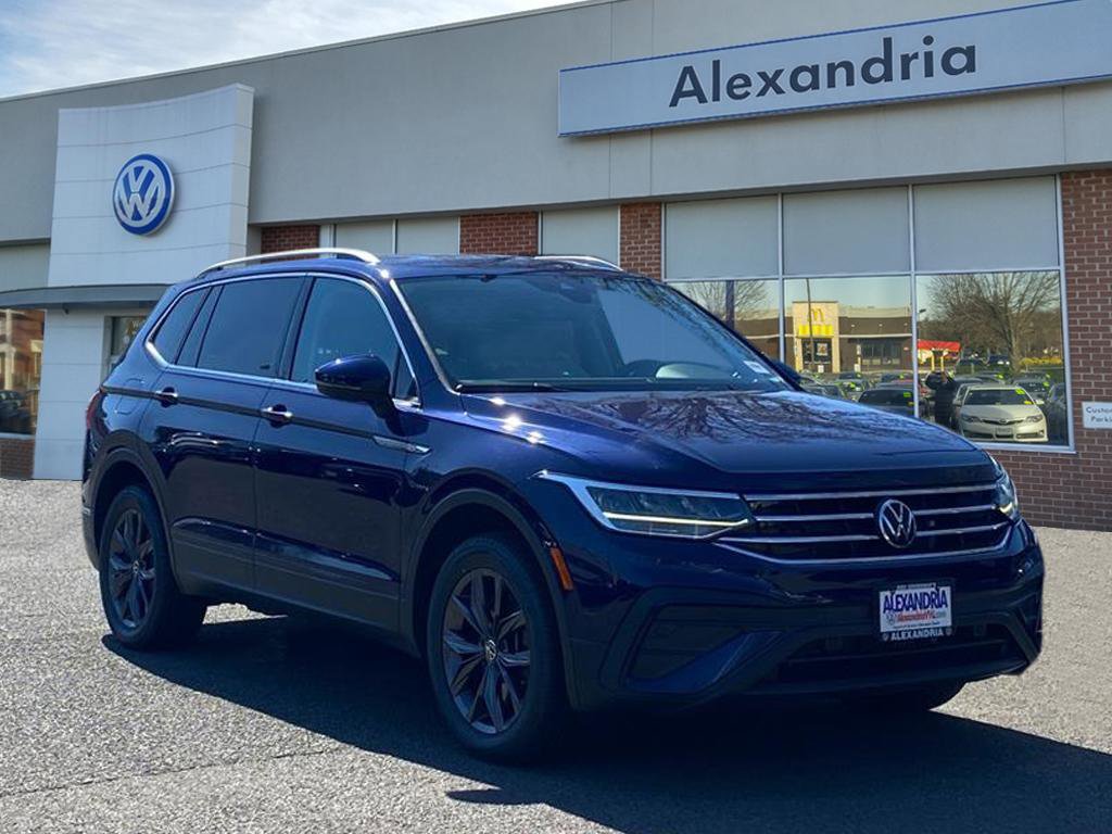 Used 2022 Volkswagen Tiguan SE FWD image 1