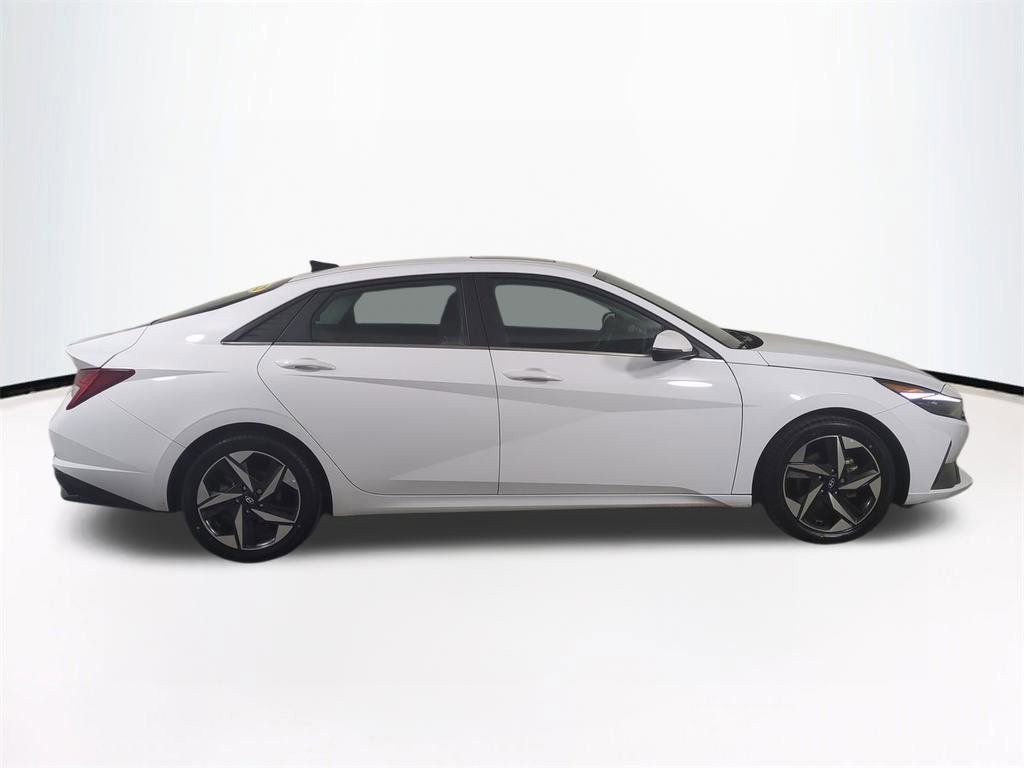 Used 2023 Hyundai Elantra Limited w/ Cargo Package image 4