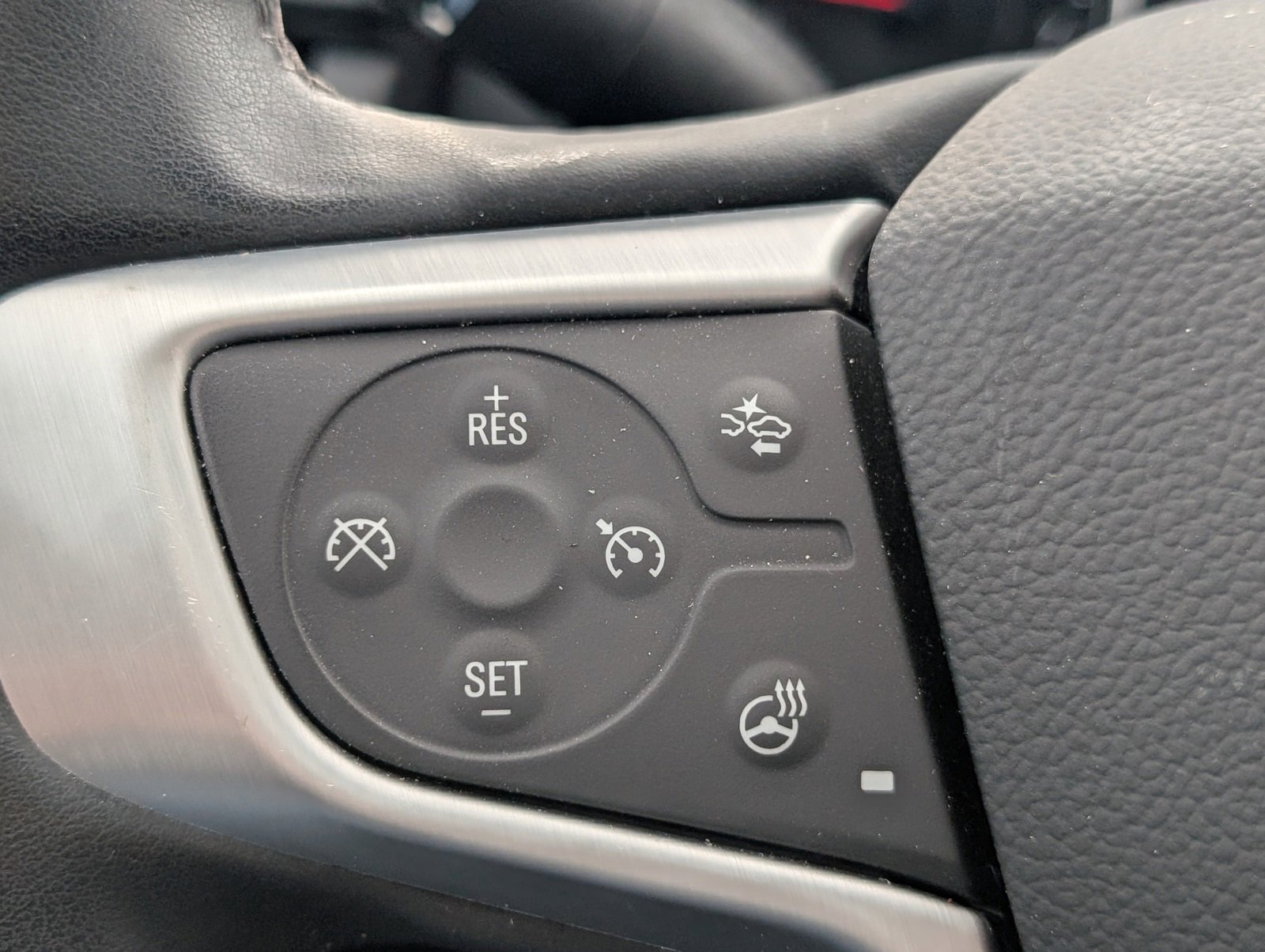 Used 2024 GMC Terrain SLT w/ Infotainment Package II image 16