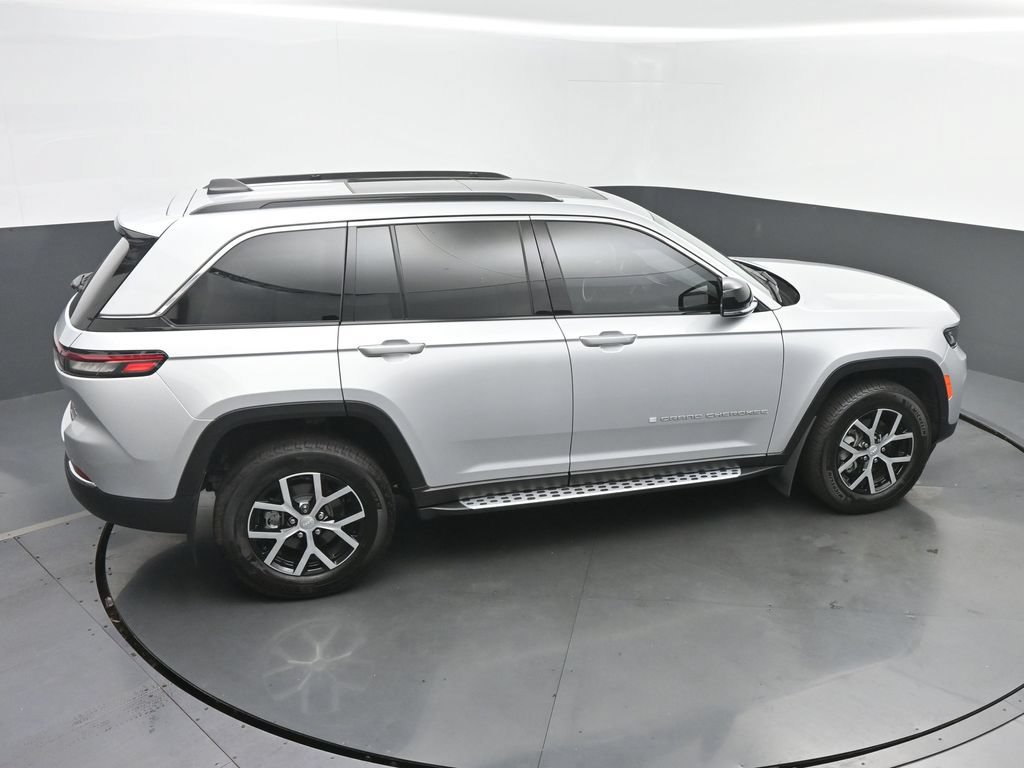 Used 2024 Jeep Grand Cherokee Limited AWD/4WD image 41