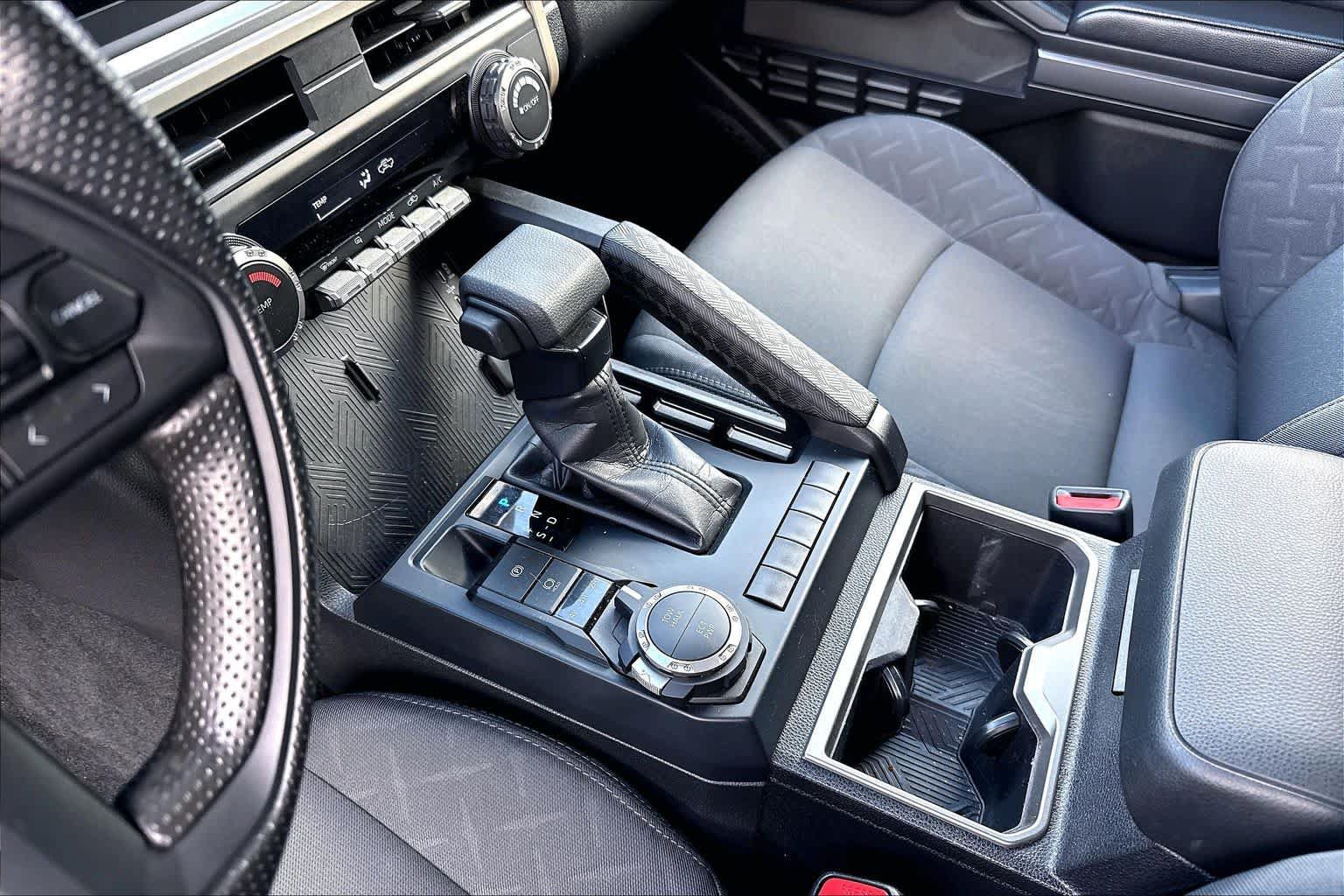 Used 2025 Toyota Tacoma SR5 AWD/4WD image 16