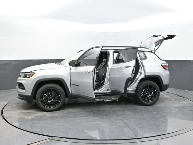 New 2025 Jeep Compass Latitude w/ Convenience Group AWD/4WD image 64