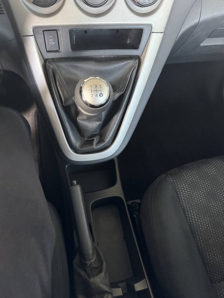 Used 2009 Pontiac Vibe w/ Preferred Package FWD image 22
