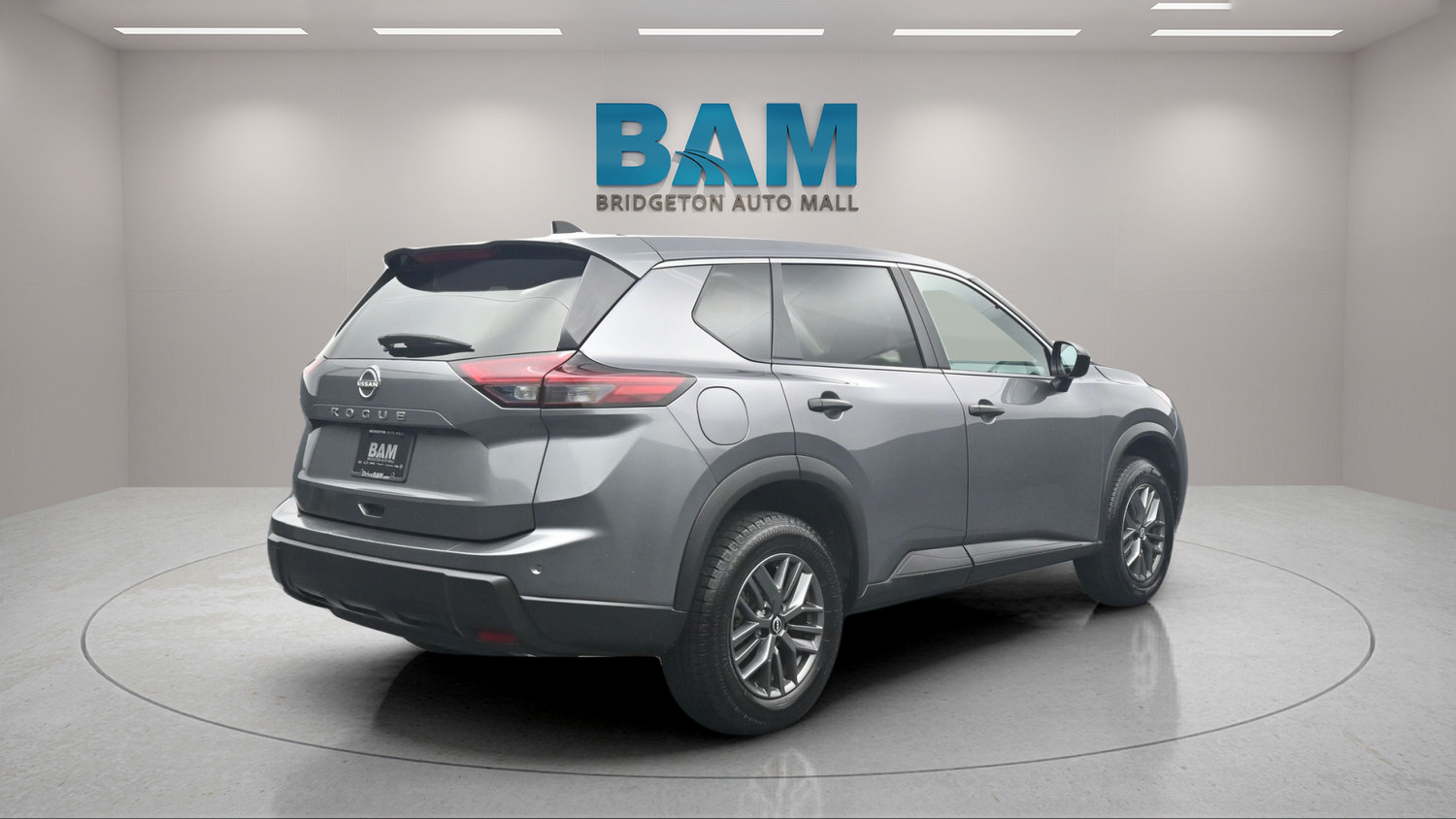 Used 2024 Nissan Rogue S FWD image 3
