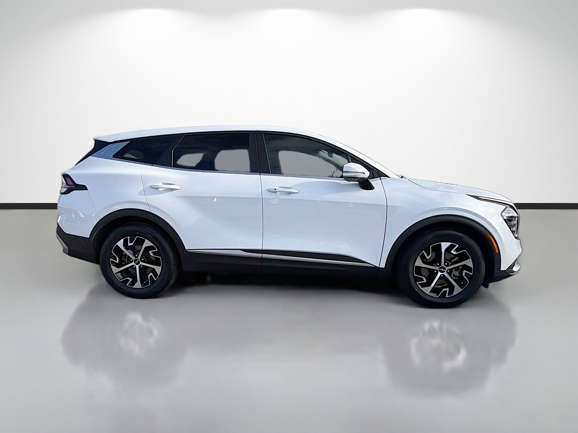 Used 2024 Kia Sportage EX FWD image 2