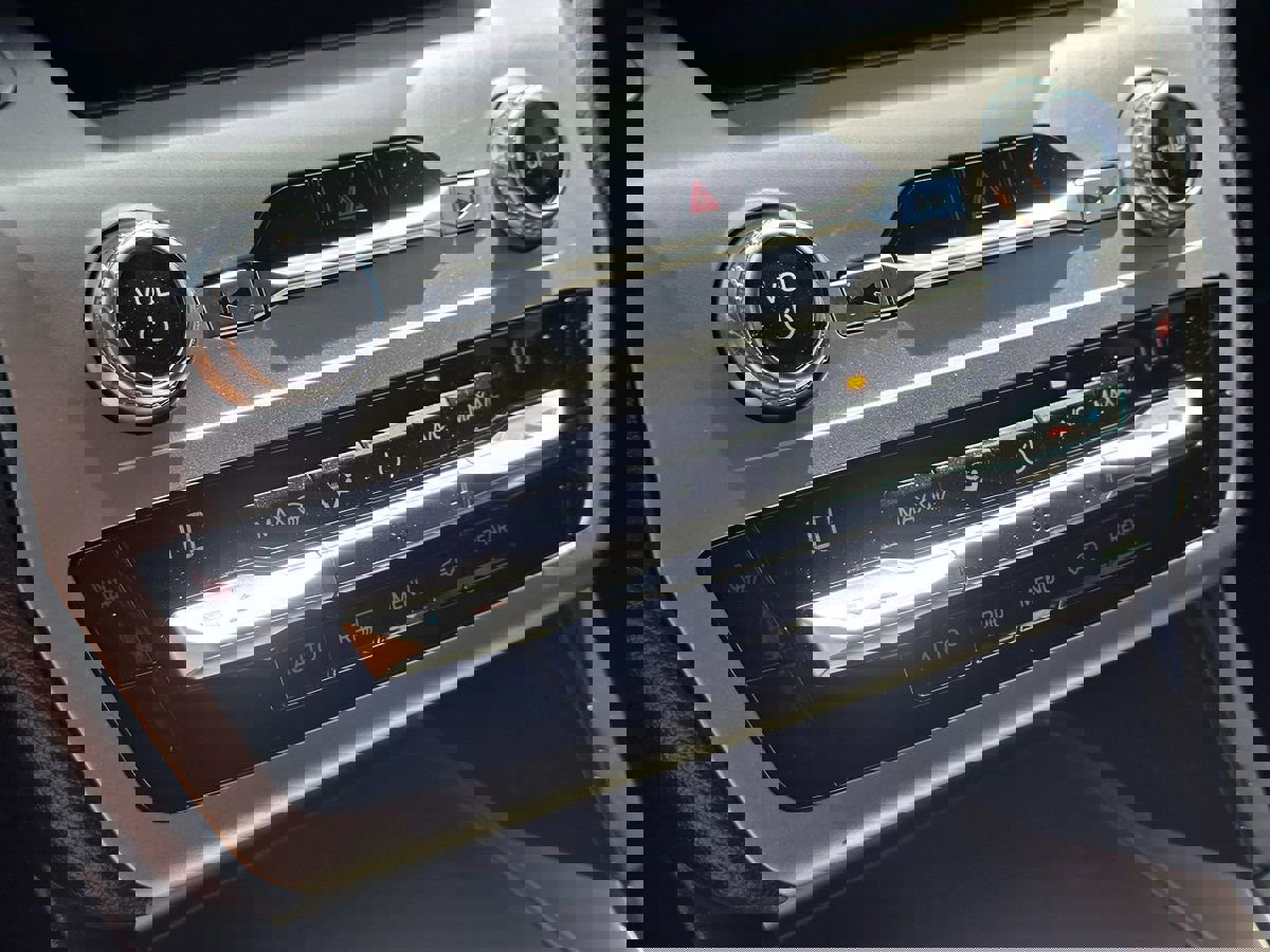 Used 2021 Ford Explorer XLT RWD image 40