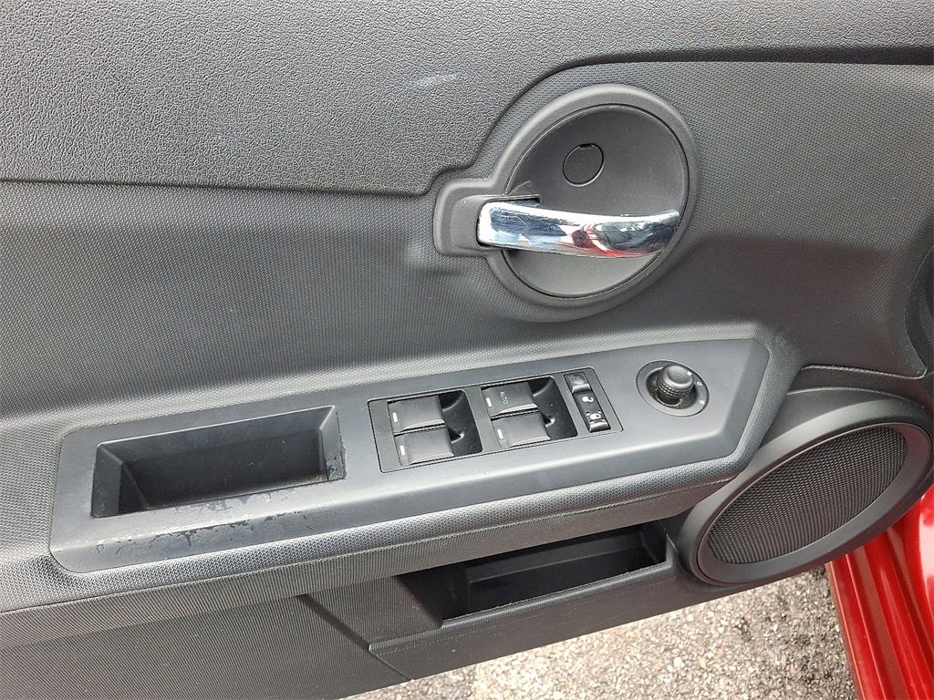 Used 2010 Dodge Avenger SXT image 12