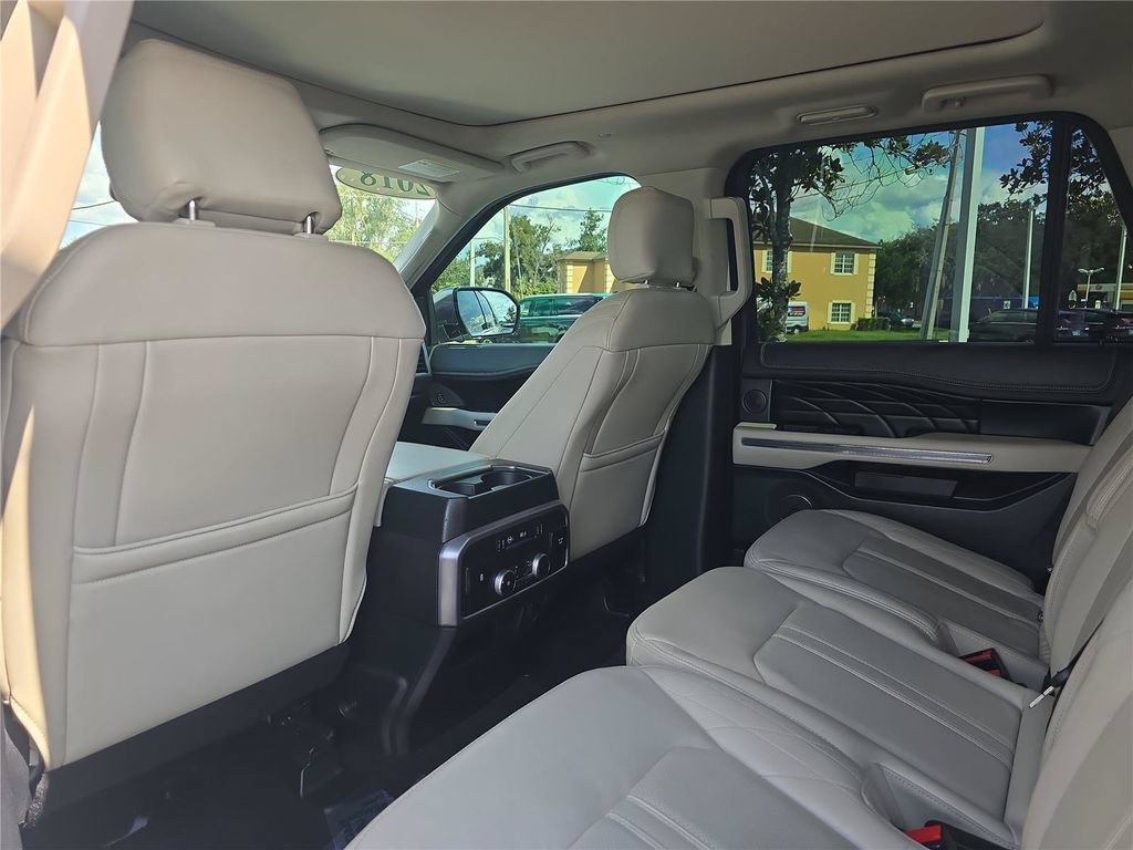 Used 2018 Ford Expedition Platinum RWD image 15