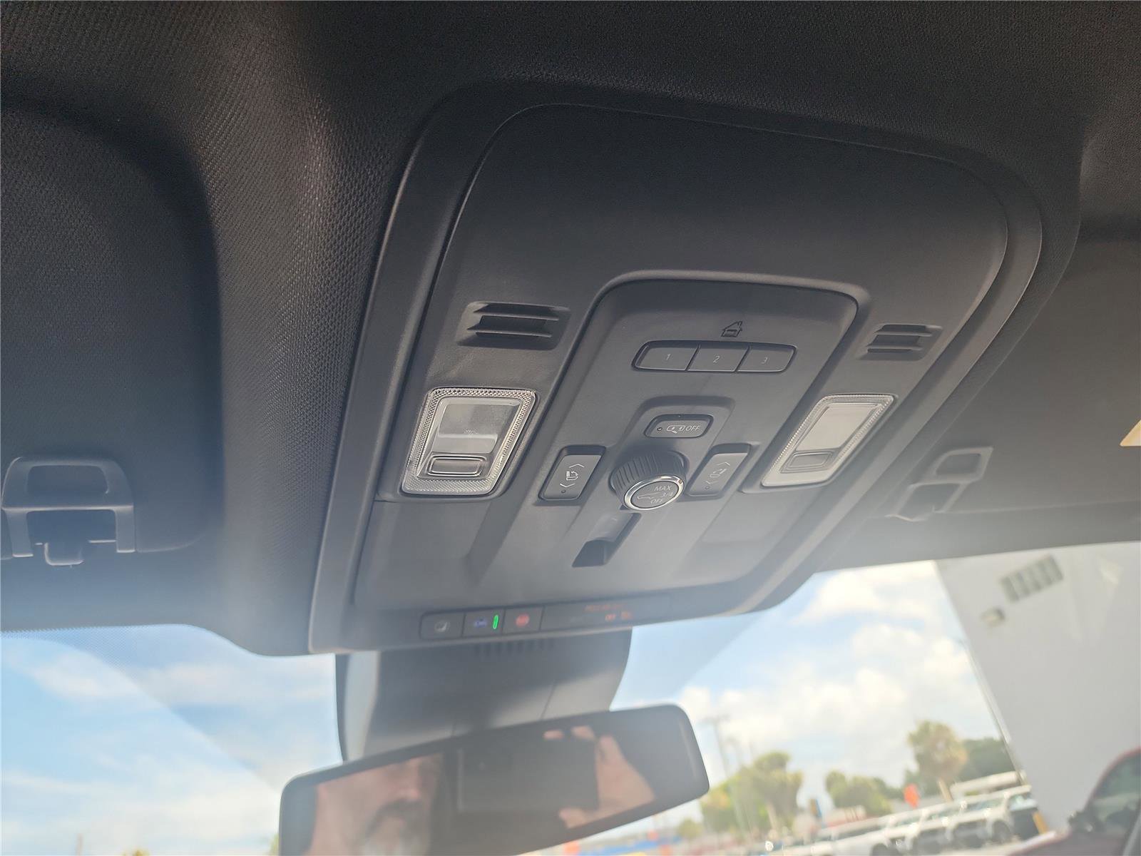 Used 2023 Chevrolet Suburban Premier AWD/4WD image 38