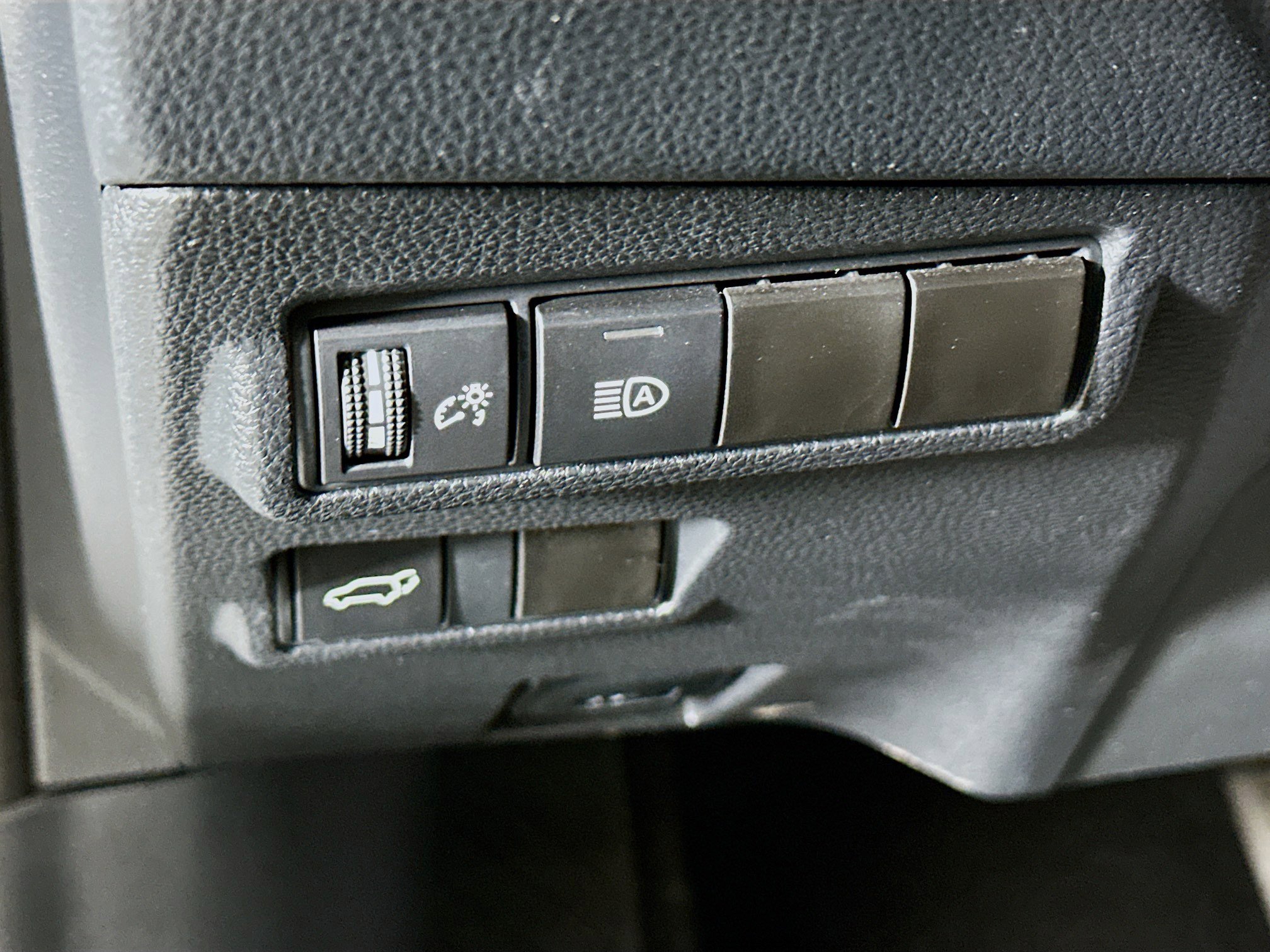 Used 2023 Toyota Corolla Cross XLE w/ Convenience Package image 17