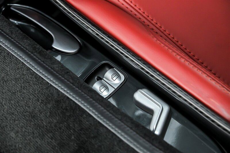Used 2005 Mercedes-Benz SLR image 30