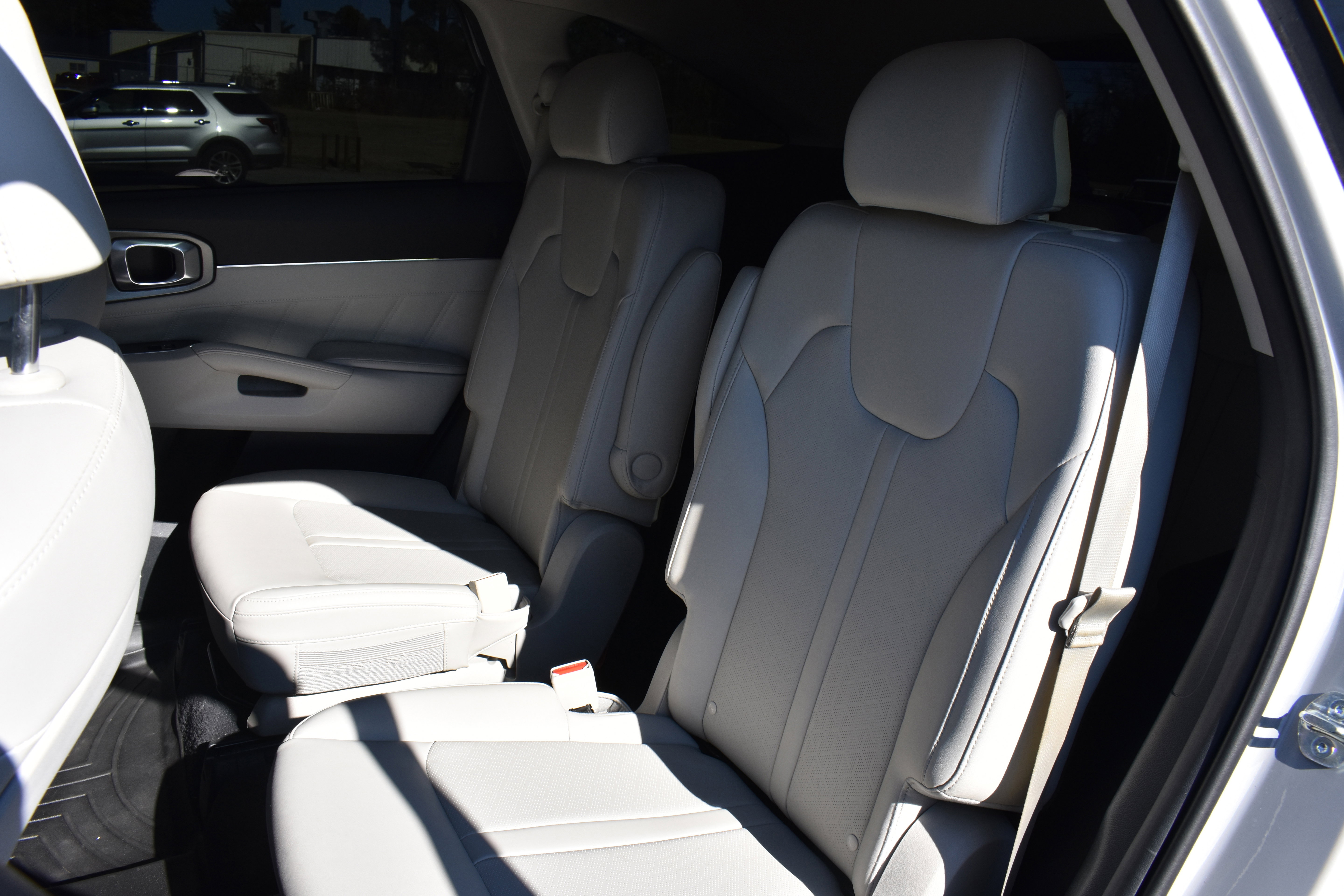 Used 2023 Kia Sorento SX image 29