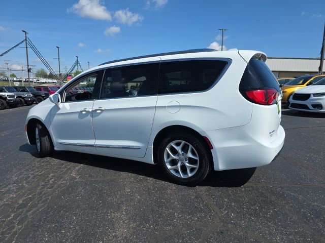 Used 2017 Chrysler Pacifica Touring-L Plus w/ Tire & Wheel Group image 5