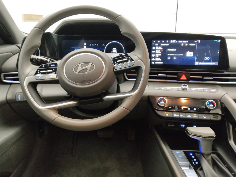 Used 2025 Hyundai Elantra SEL FWD image 22