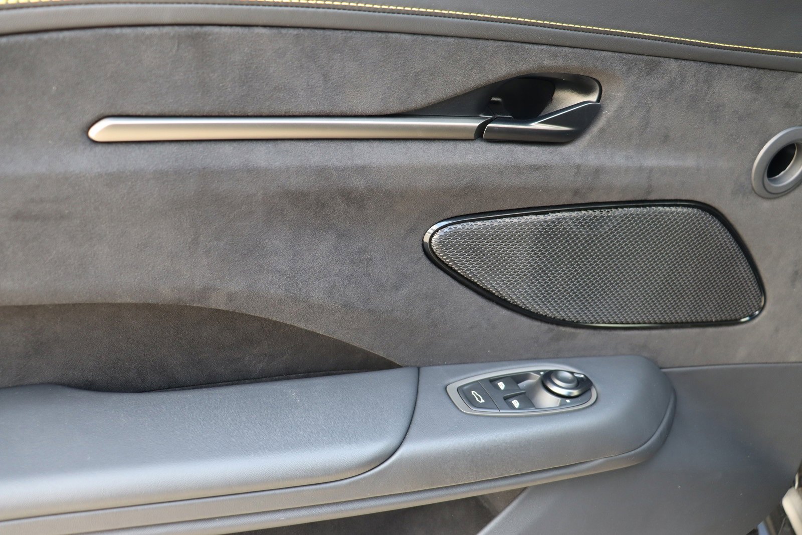 New 2025 Aston Martin V8 Vantage Coupe image 23
