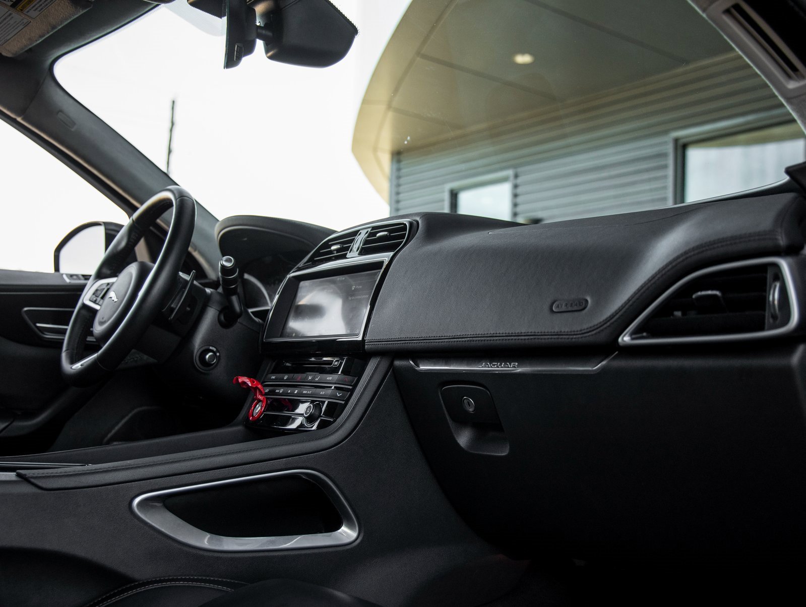 Used 2019 Jaguar F-PACE Prestige image 39