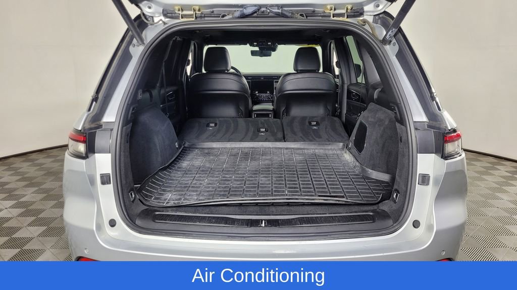 Used 2022 Jeep Grand Cherokee Trailhawk w/ Luxury Tech Group III image 11