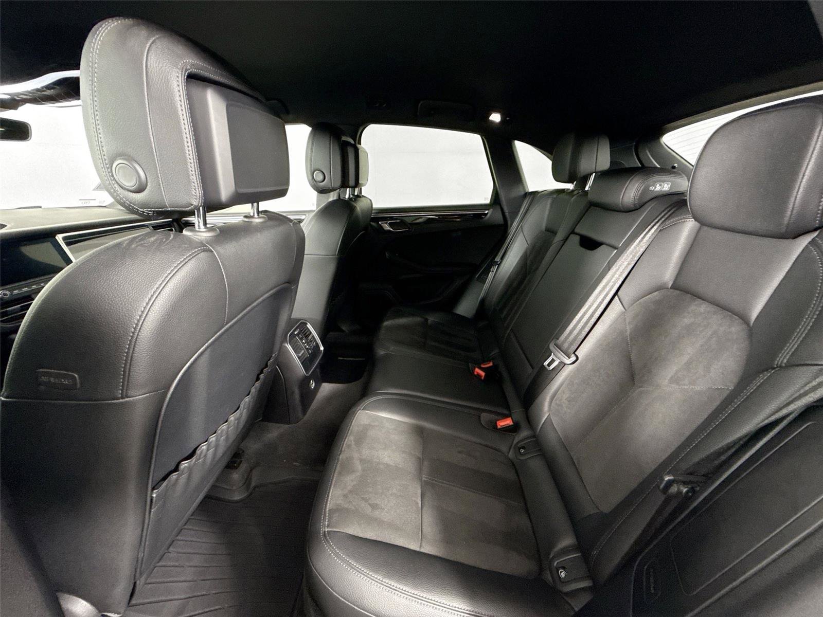 Used 2021 Porsche Macan image 29