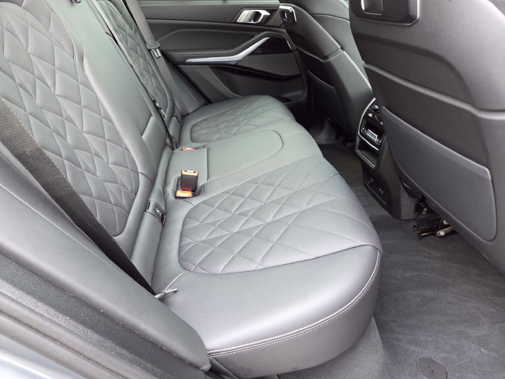 Used 2025 BMW X5 xDrive40i w/ M Sport Package AWD/4WD image 33