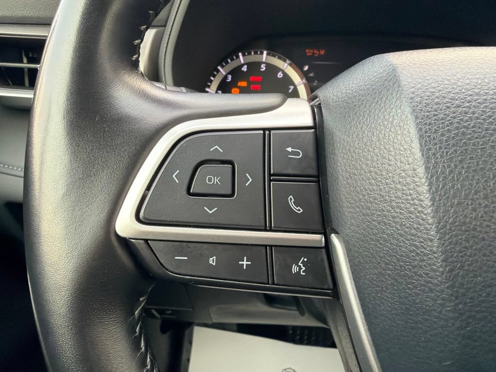 Used 2024 Toyota Highlander LE AWD/4WD image 29