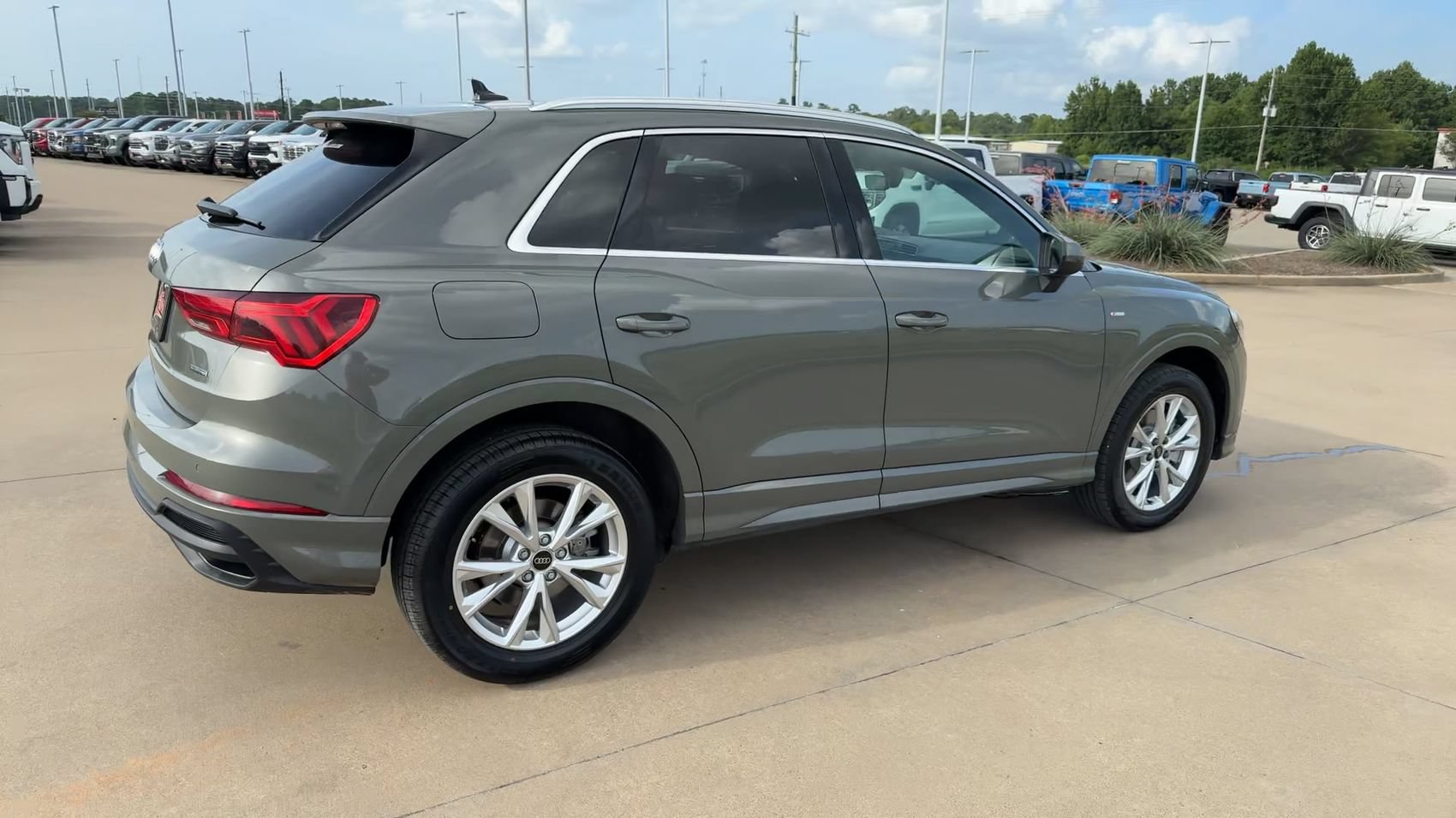 Used 2025 Audi Q3 2.0T Premium AWD/4WD image 9