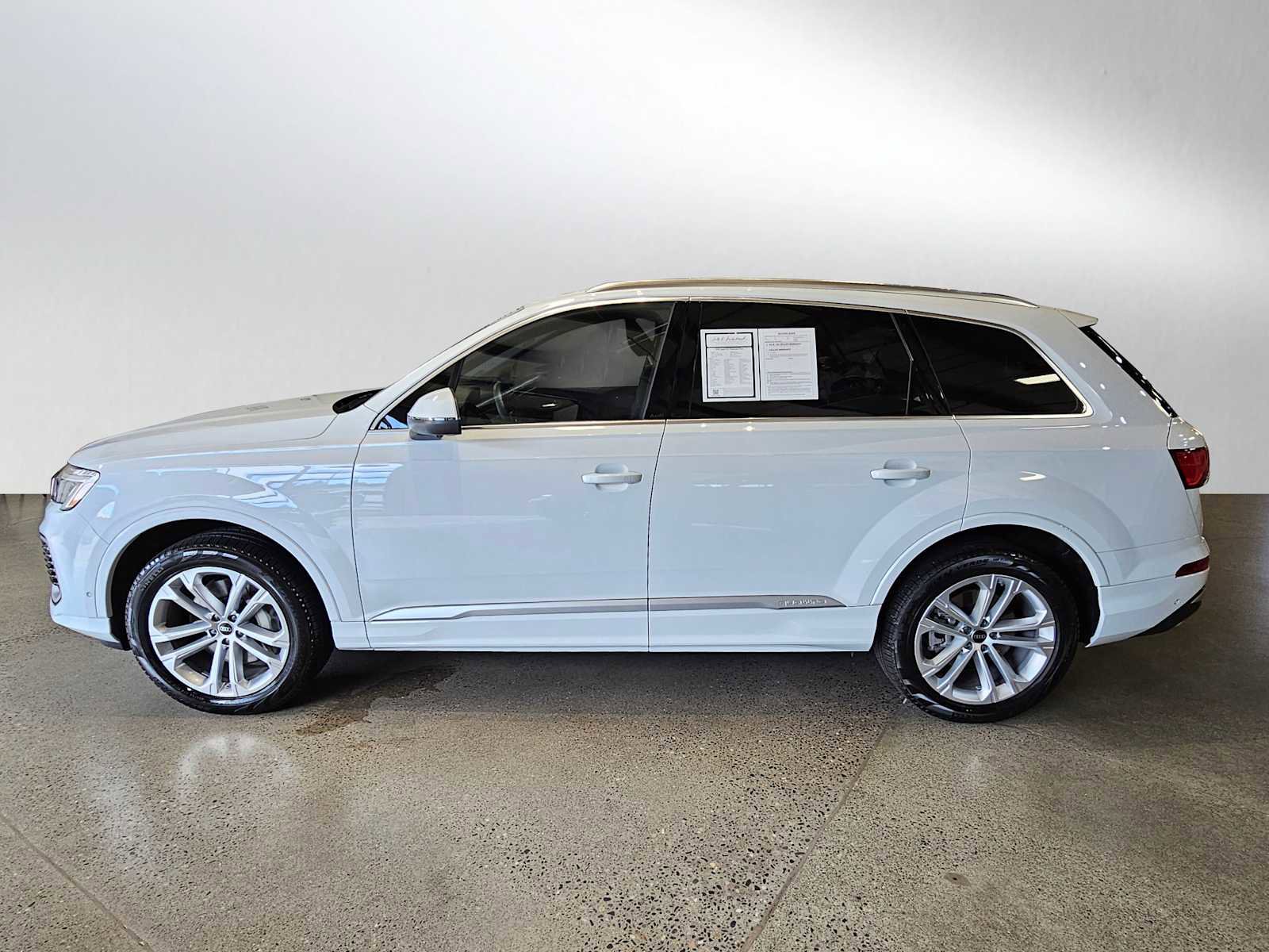 Certified 2025 Audi Q7 3.0T Premium Plus image 4