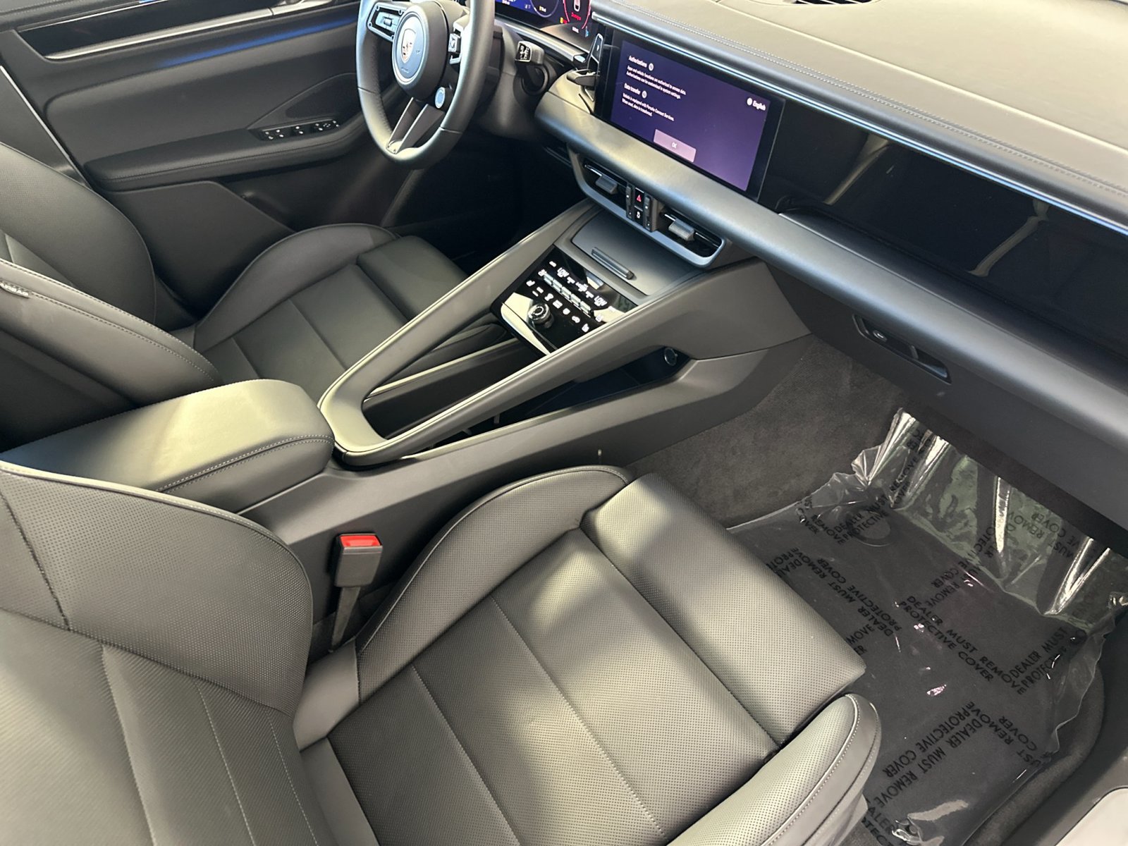 Certified 2025 Porsche Macan Electric RWD image 18