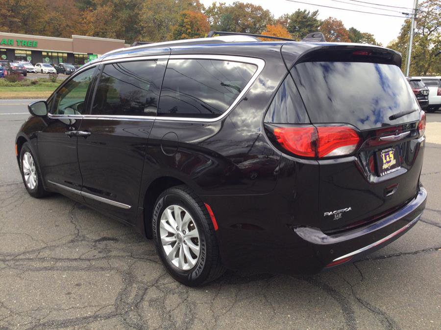 Used 2019 Chrysler Pacifica Touring-L image 7