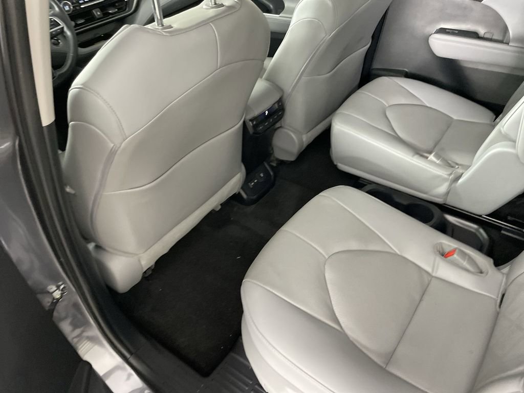 Used 2023 Toyota Highlander Platinum image 36