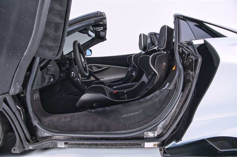 Used 2022 McLaren 765LT RWD image 21