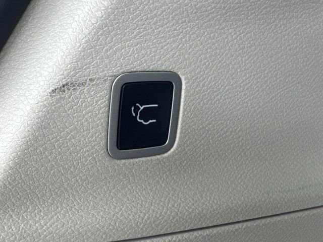Used 2023 Chrysler Pacifica Touring-L FWD image 15
