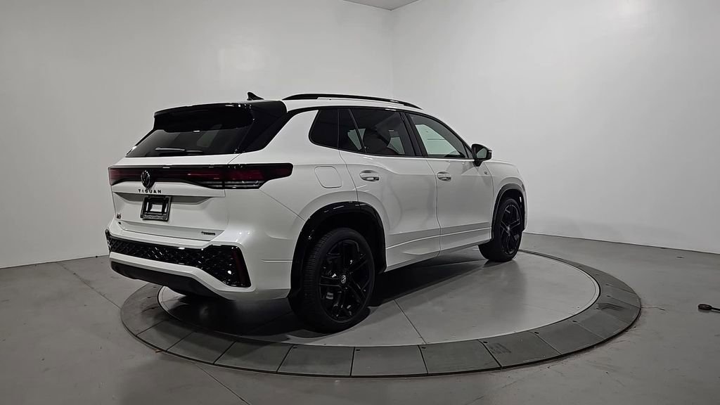 New 2026 Volkswagen Tiguan SE R-Line image 5