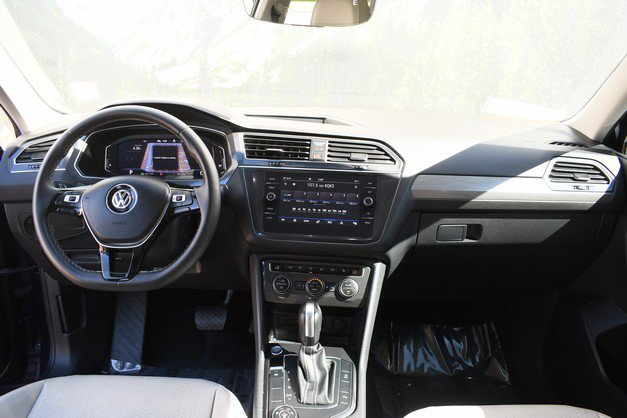 Used 2021 Volkswagen Tiguan SEL AWD/4WD image 18
