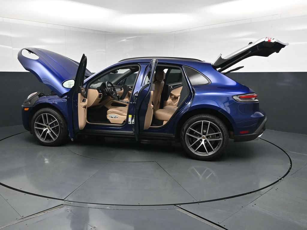 Used 2024 Porsche Macan w/ Premium Plus Package AWD/4WD image 32