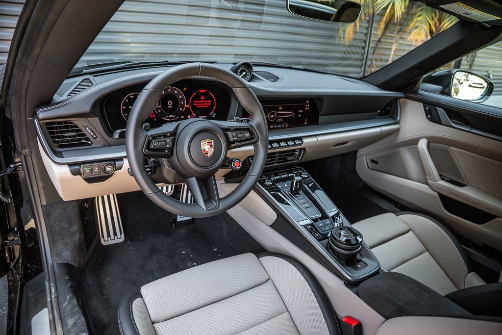 Used 2025 Porsche 911 Carrera S image 4