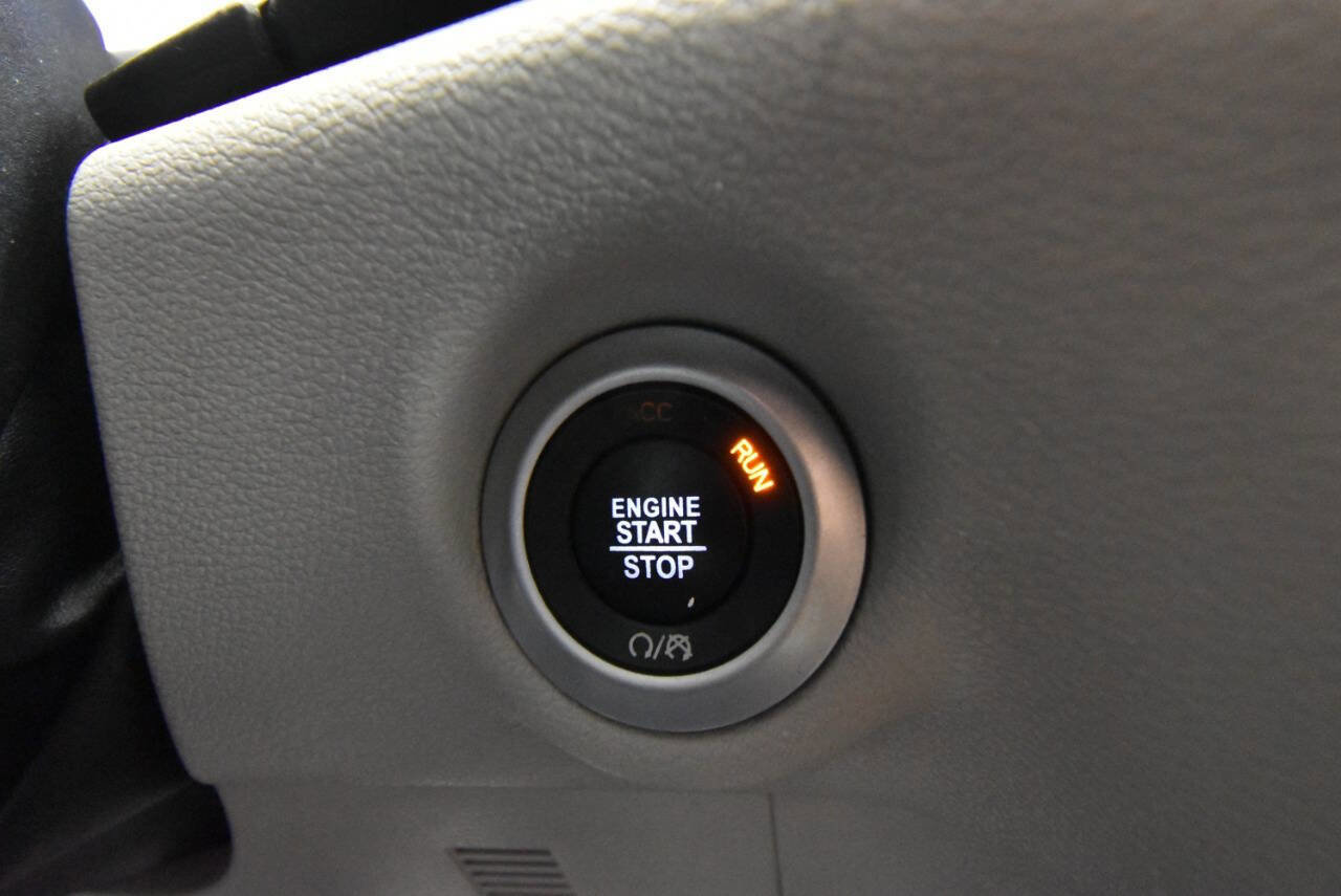 Used 2023 Chrysler Voyager LX FWD image 21