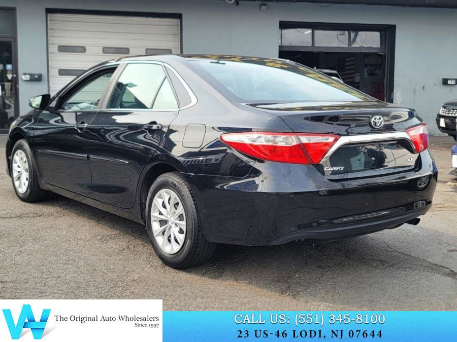 Used 2017 Toyota Camry LE image 4