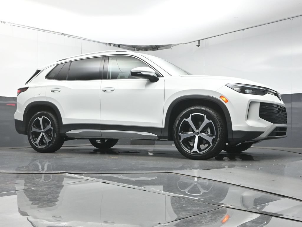 New 2026 Volkswagen Tiguan SE FWD image 33