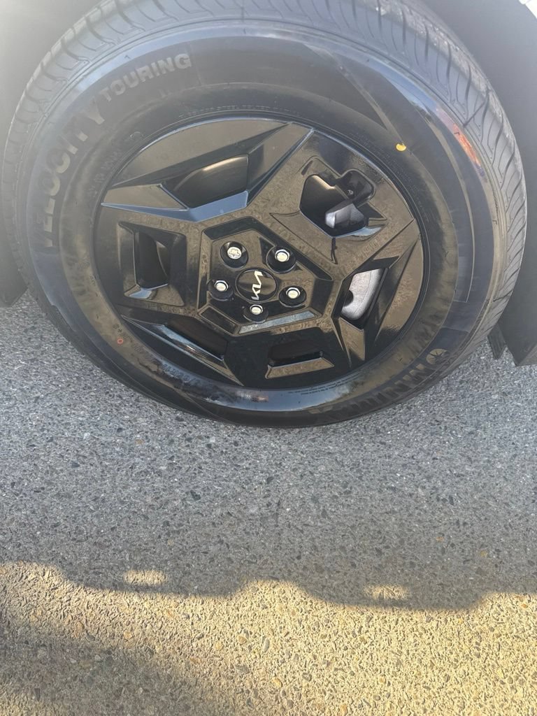 Used 2025 Kia Carnival FWD image 5