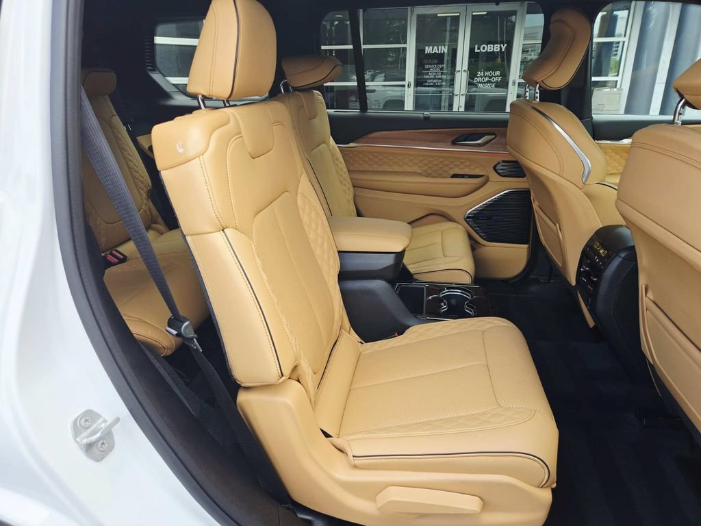 Certified 2026 Jeep Grand Cherokee L Summit w/ Obsidian Package AWD/4WD image 17