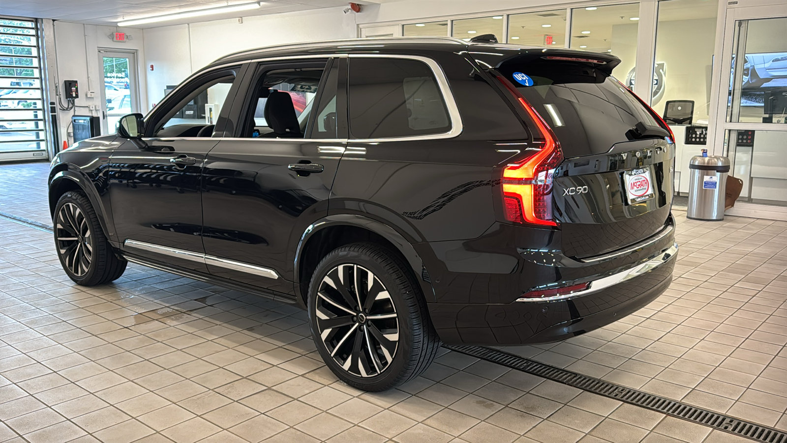 Used 2025 Volvo XC90 B6 Ultra w/ Protection Package Premier AWD/4WD image 7