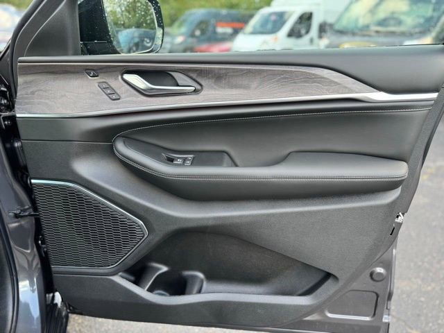 New 2025 Jeep Grand Cherokee Overland w/ Luxury Tech Group IV image 16