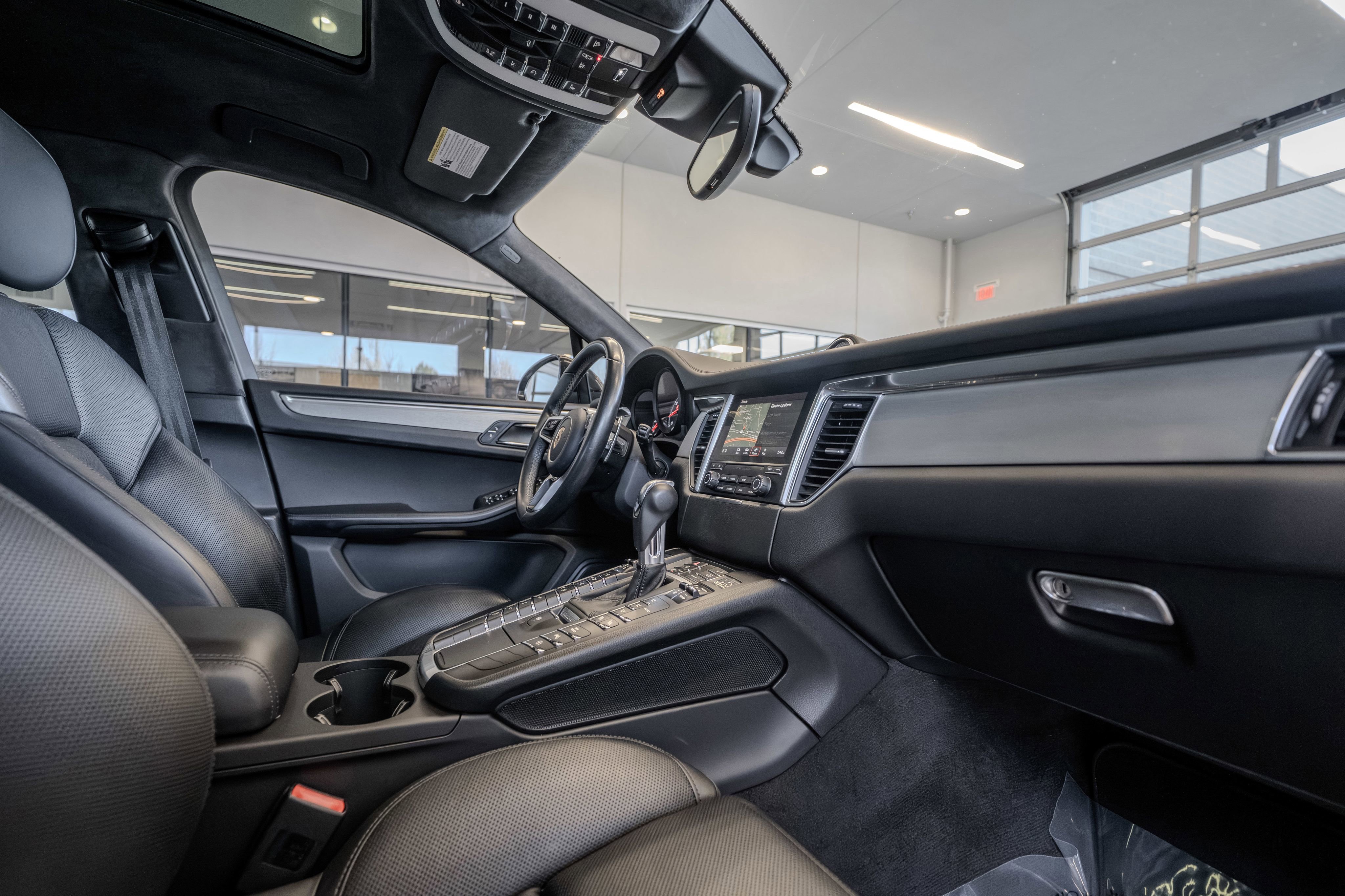 Used 2018 Porsche Macan Turbo w/ Premium Package Plus image 17