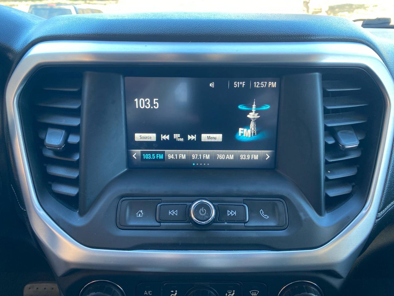 Used 2017 GMC Acadia SLE AWD/4WD image 24
